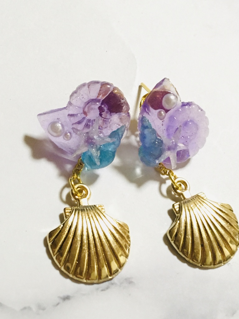 レジン 巻貝とヒトデのピアス
