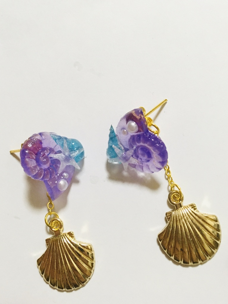 レジン 巻貝とヒトデのピアス