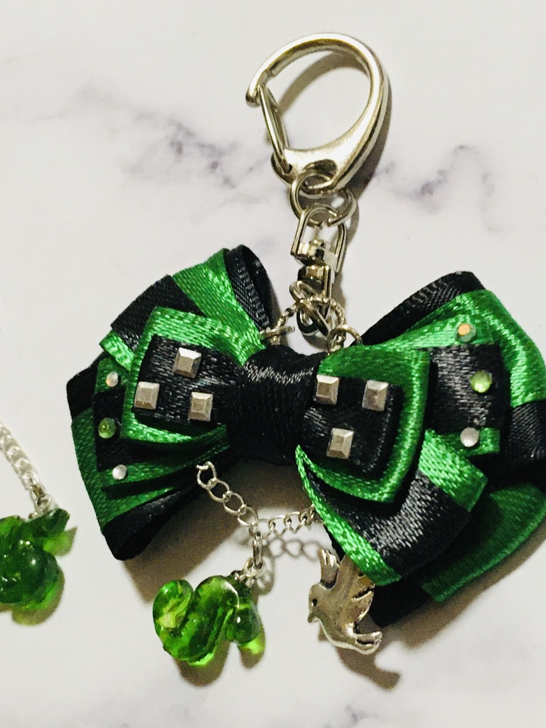 レジンとリボンの「S」イニシャルチャーム