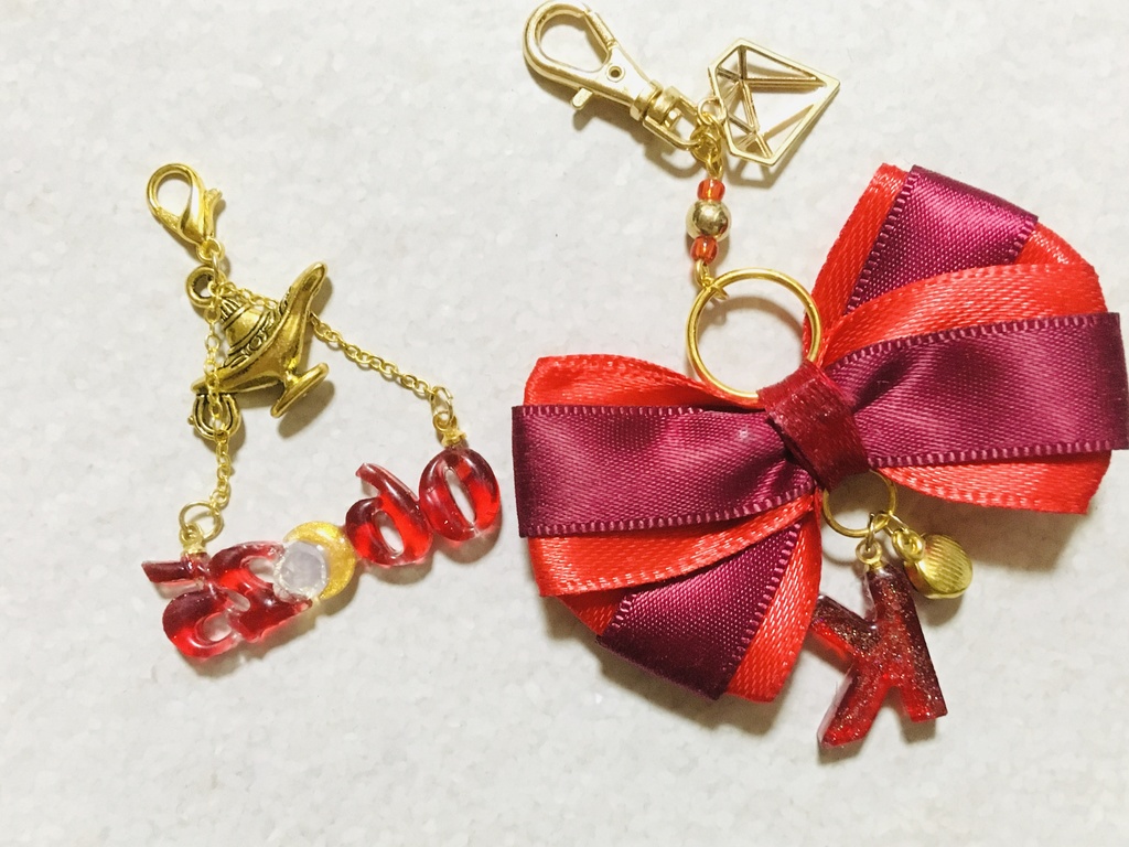 レジン「K」リボンチャーム