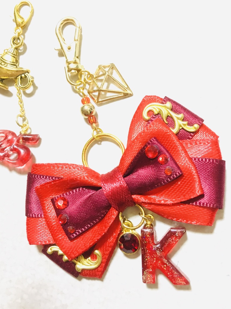 レジン「K」リボンチャーム