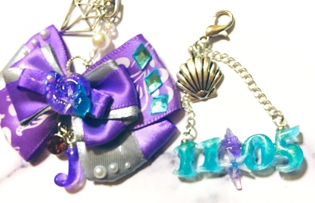 レジン「J」リボンチャーム