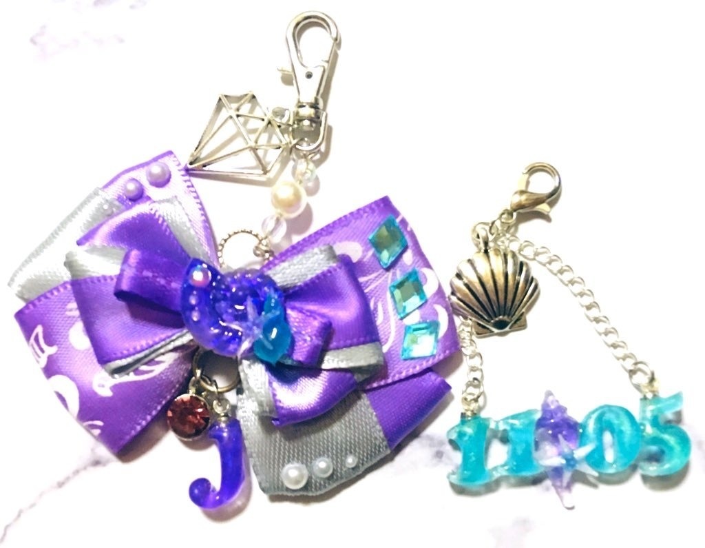 レジン「J」リボンチャーム