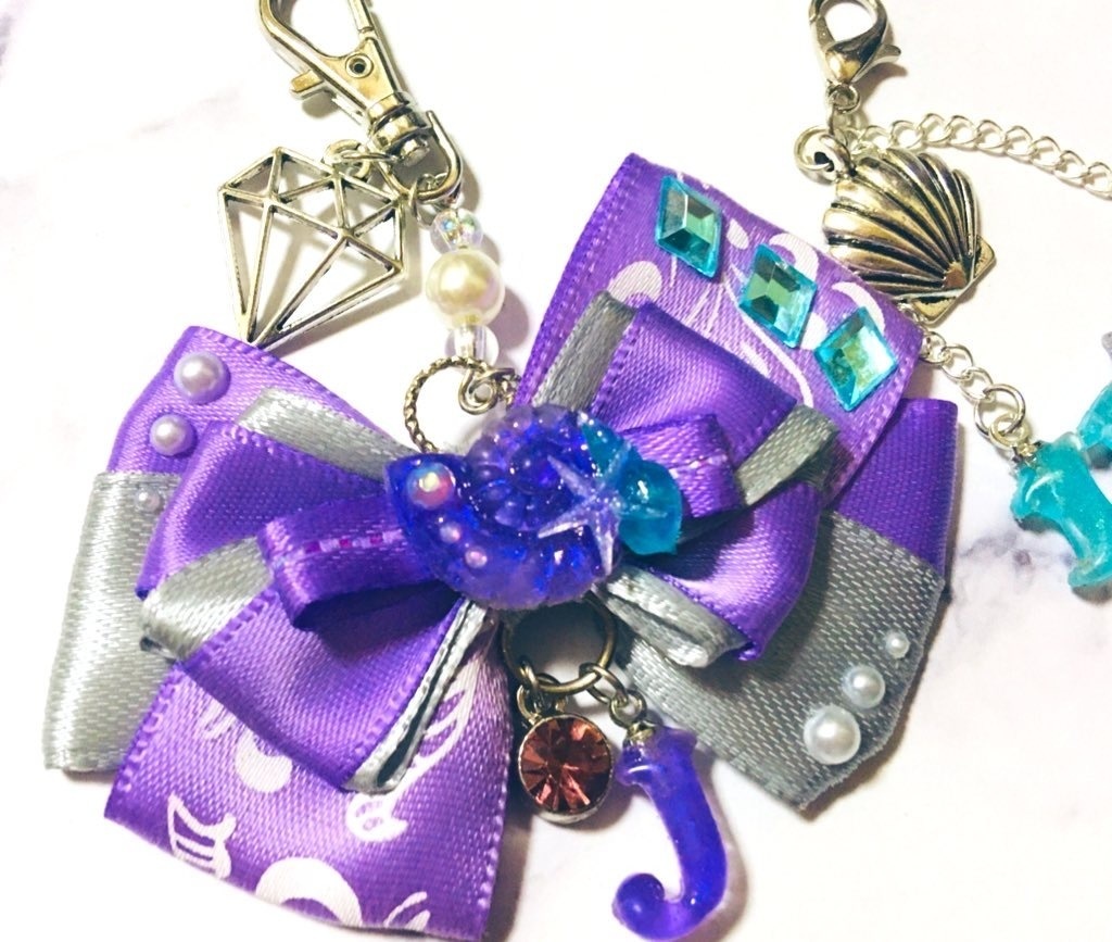 レジン「J」リボンチャーム
