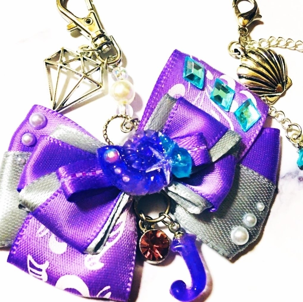 レジン「J」リボンチャーム