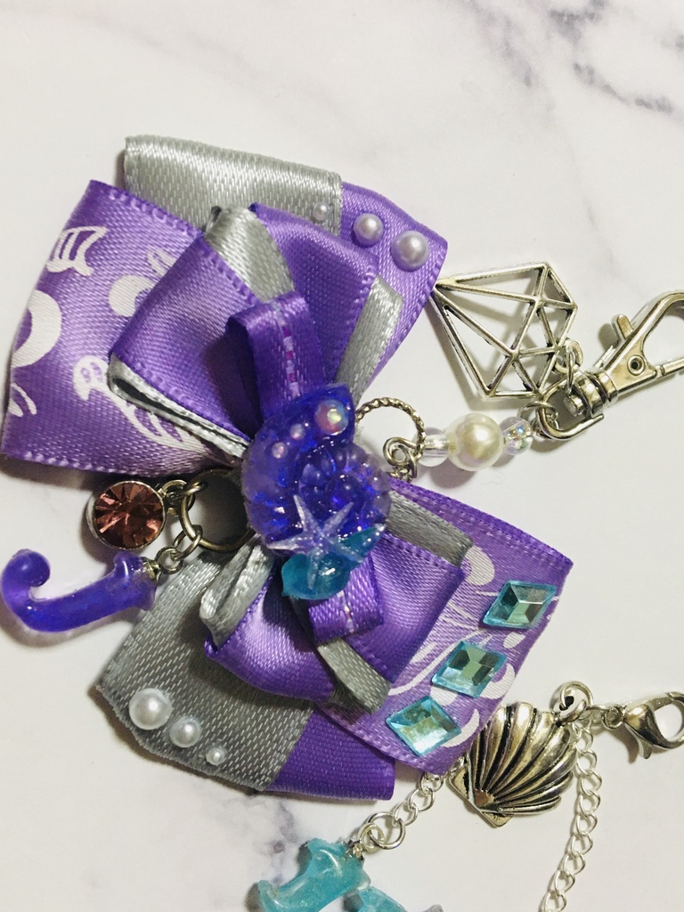 レジン「J」リボンチャーム