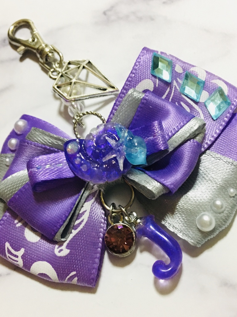 レジン「J」リボンチャーム