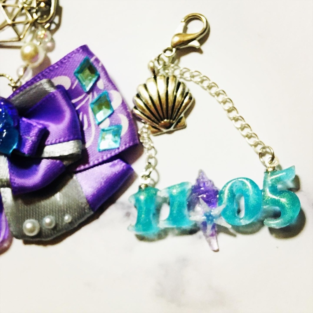 レジン「J」リボンチャーム