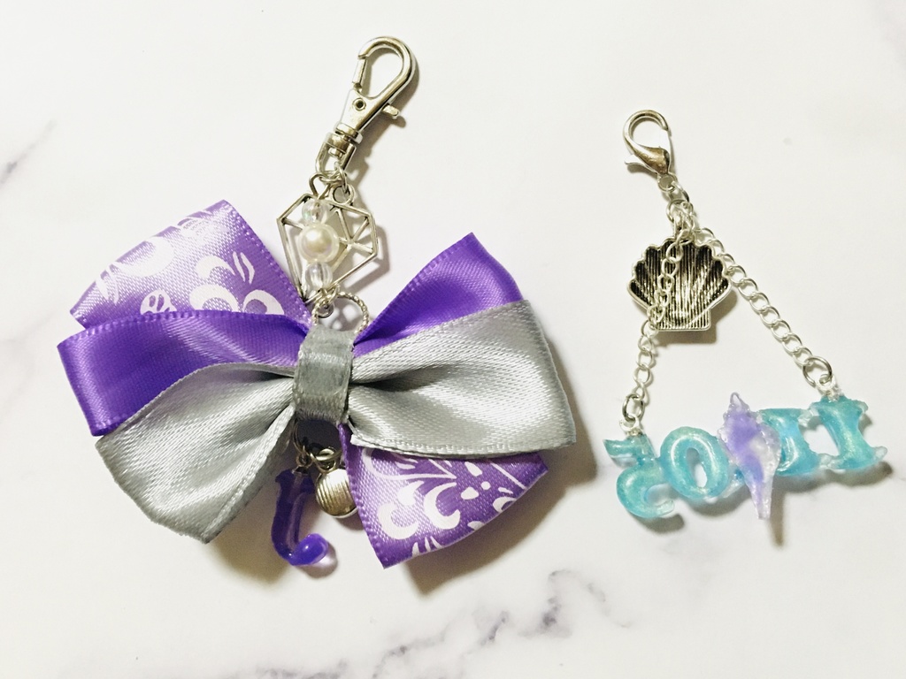 レジン「J」リボンチャーム