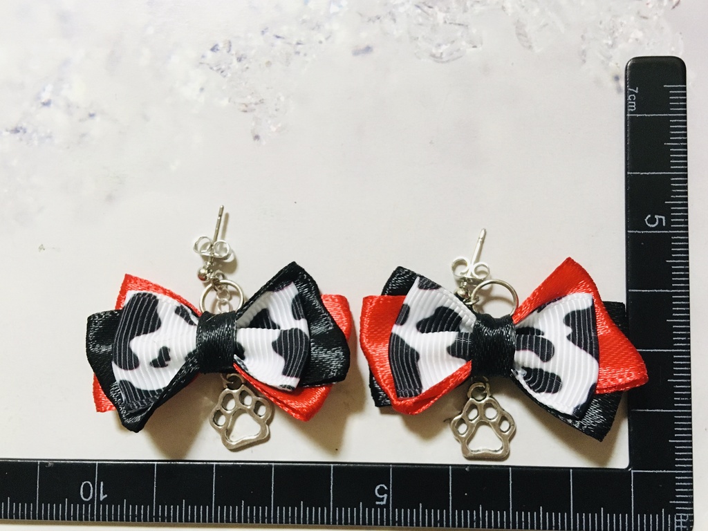 ダルメシアン柄リボンピアス