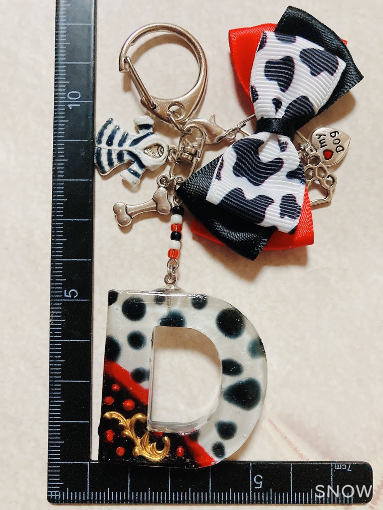 レジン「D」ダルメシアン柄イニシャルチャーム