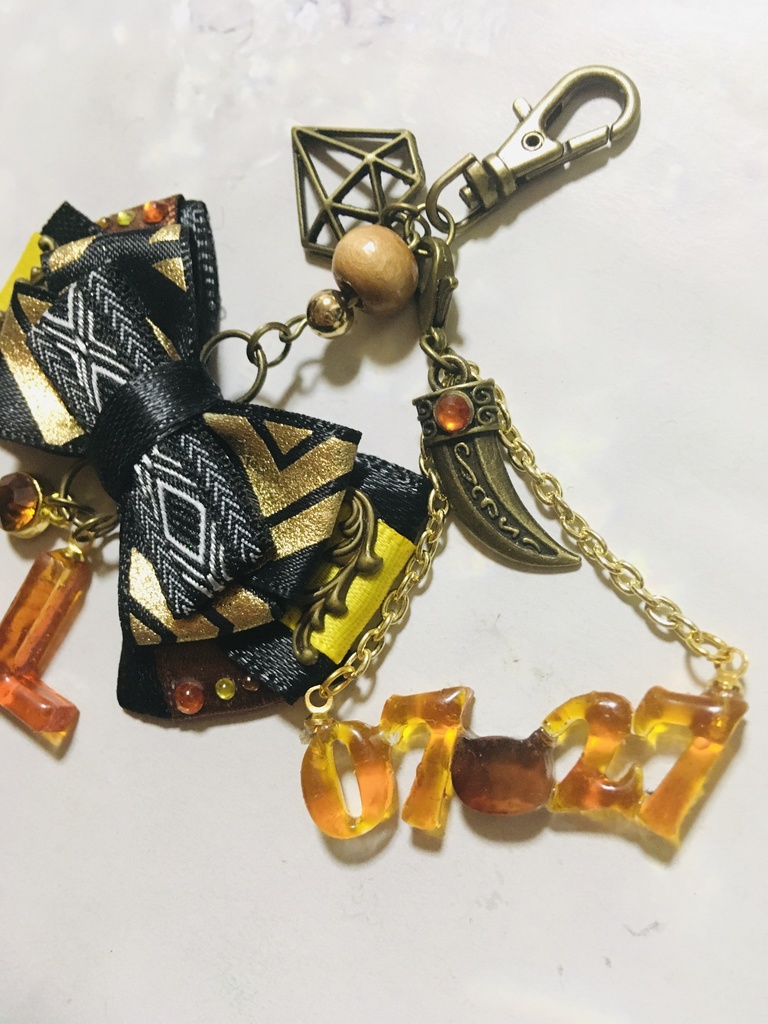 レジン「L」リボンチャーム