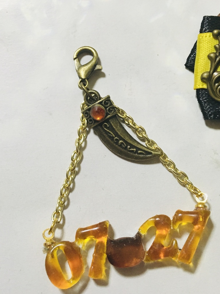 レジン「L」リボンチャーム