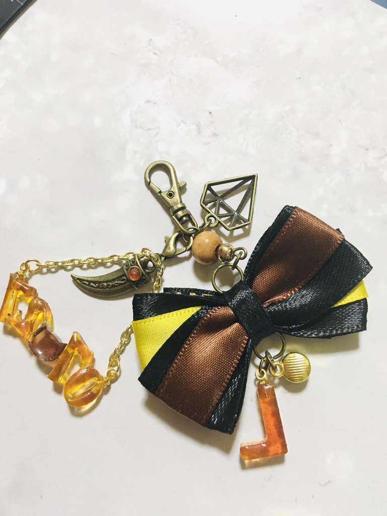 レジン「L」リボンチャーム
