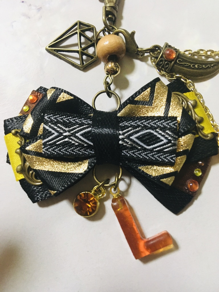 レジン「L」リボンチャーム