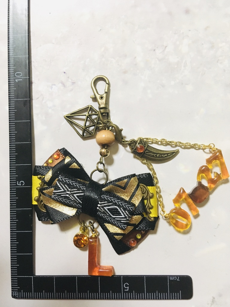 レジン「L」リボンチャーム