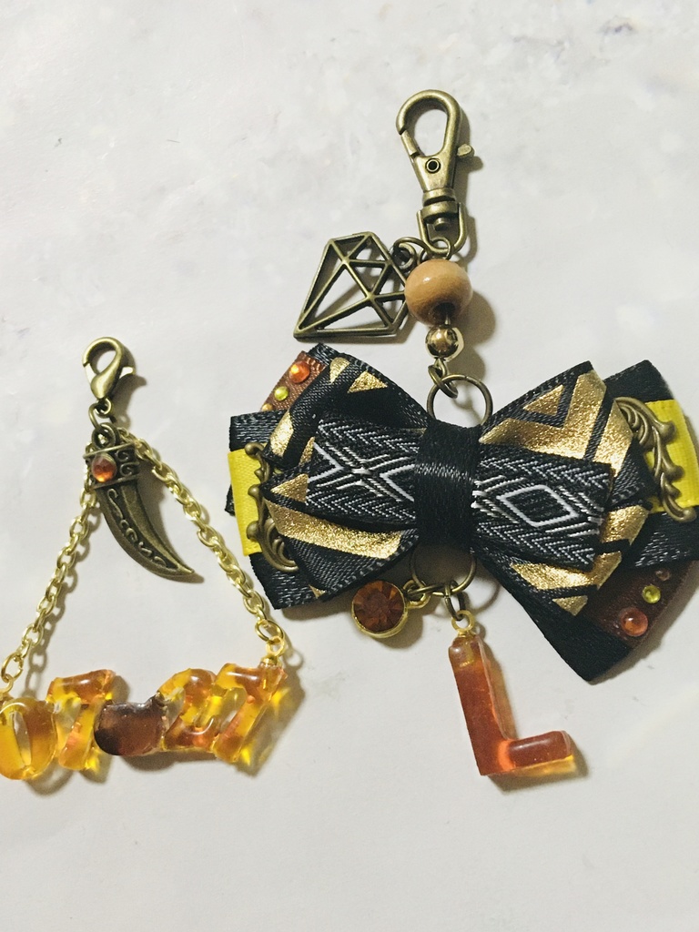 レジン「L」リボンチャーム