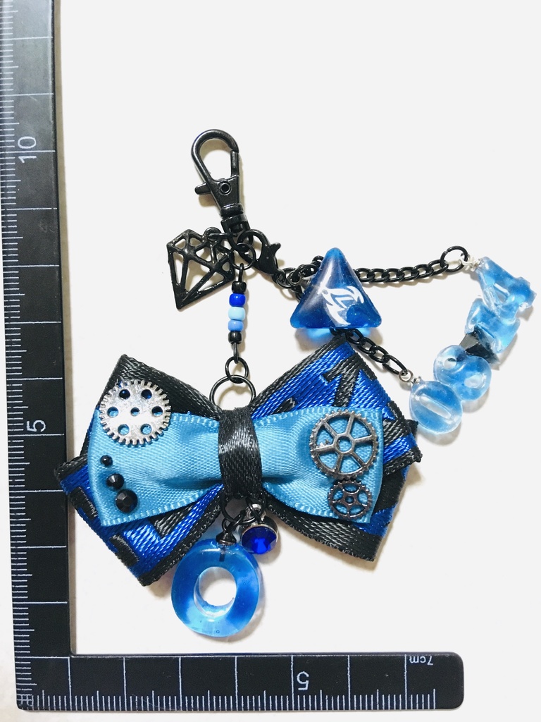 レジン「O」リボンイニシャルチャーム