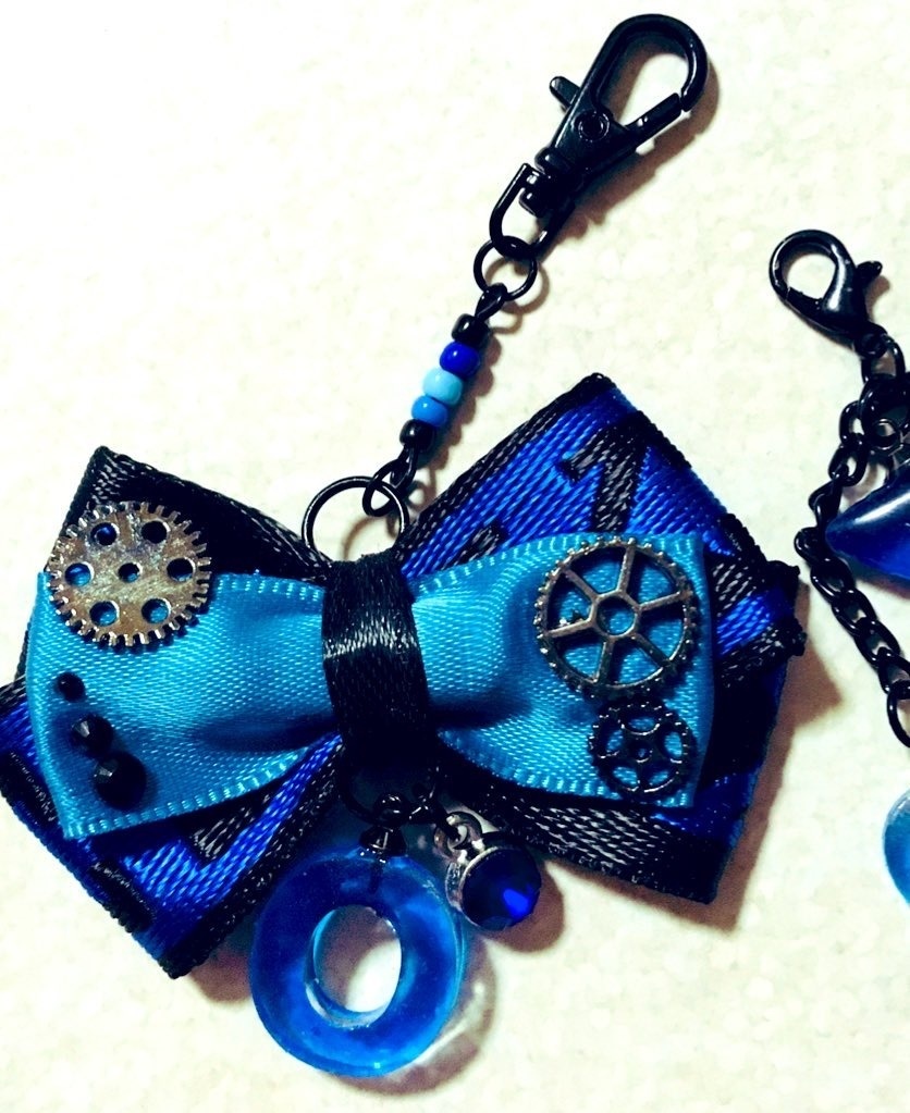 レジン「O」リボンイニシャルチャーム