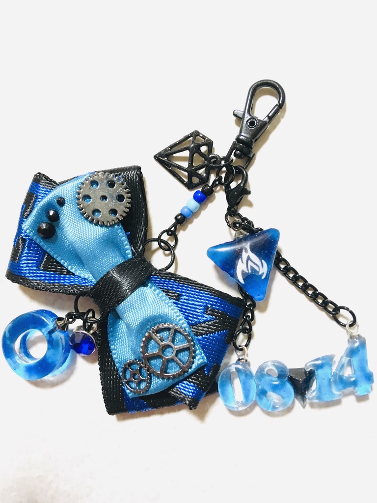 レジン「O」リボンイニシャルチャーム