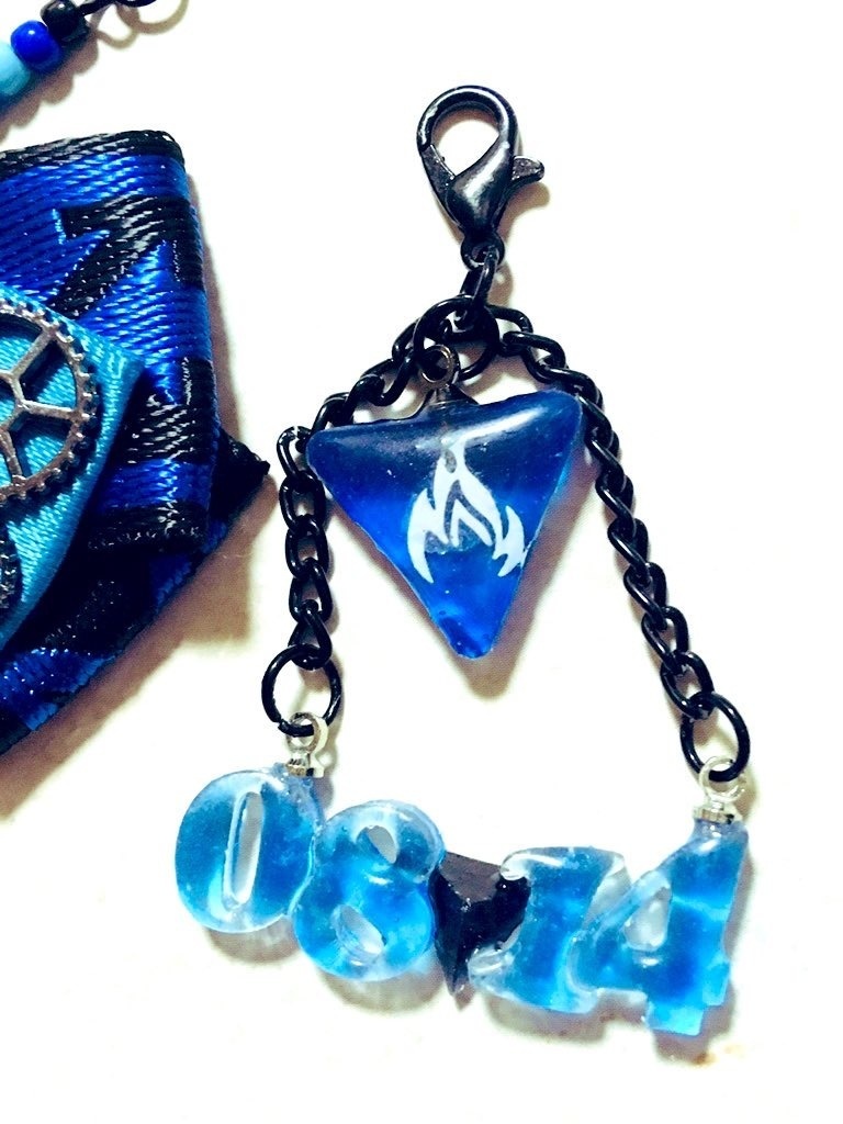 レジン「O」リボンイニシャルチャーム