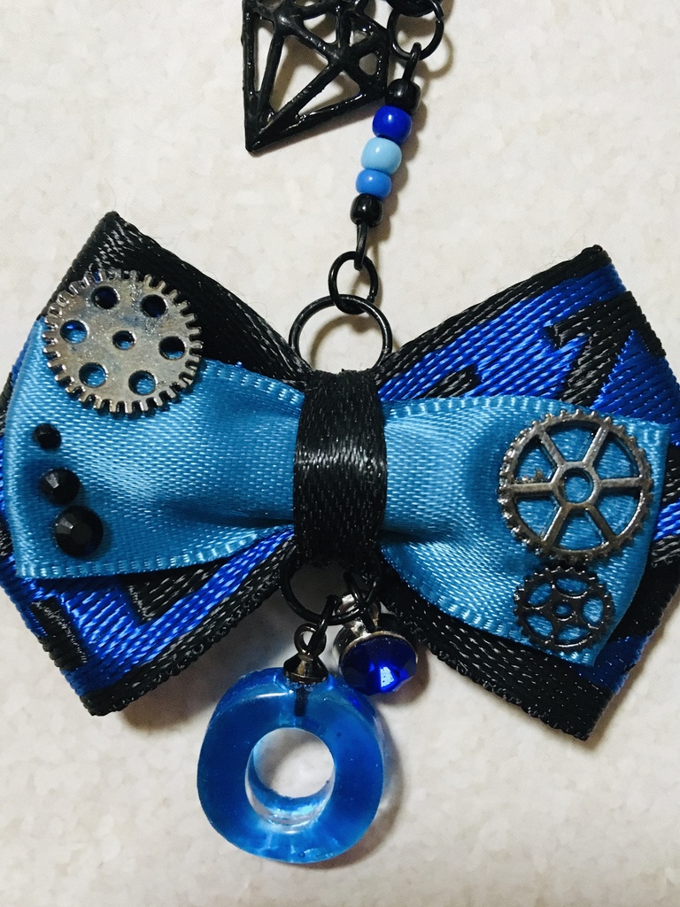 レジン「O」リボンイニシャルチャーム