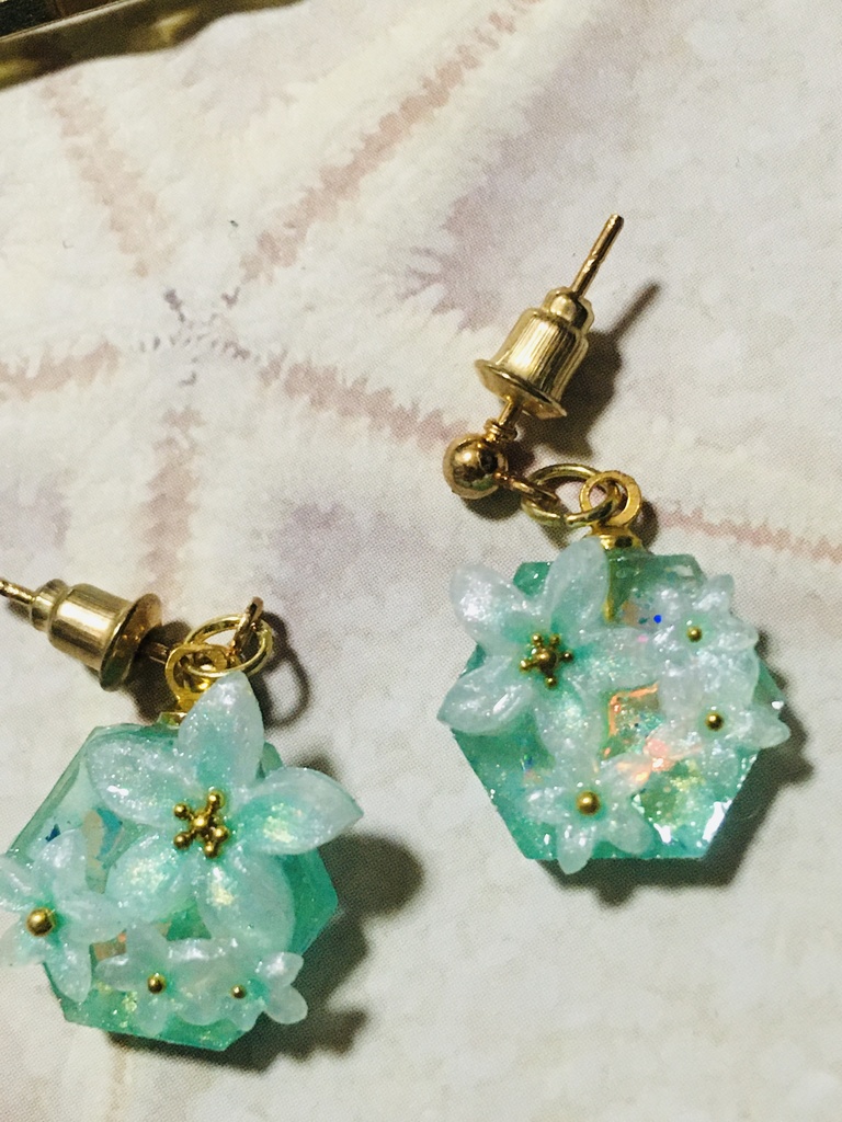 アリアーブ・ナーリヤイメージ ピアスとヘアピンセット