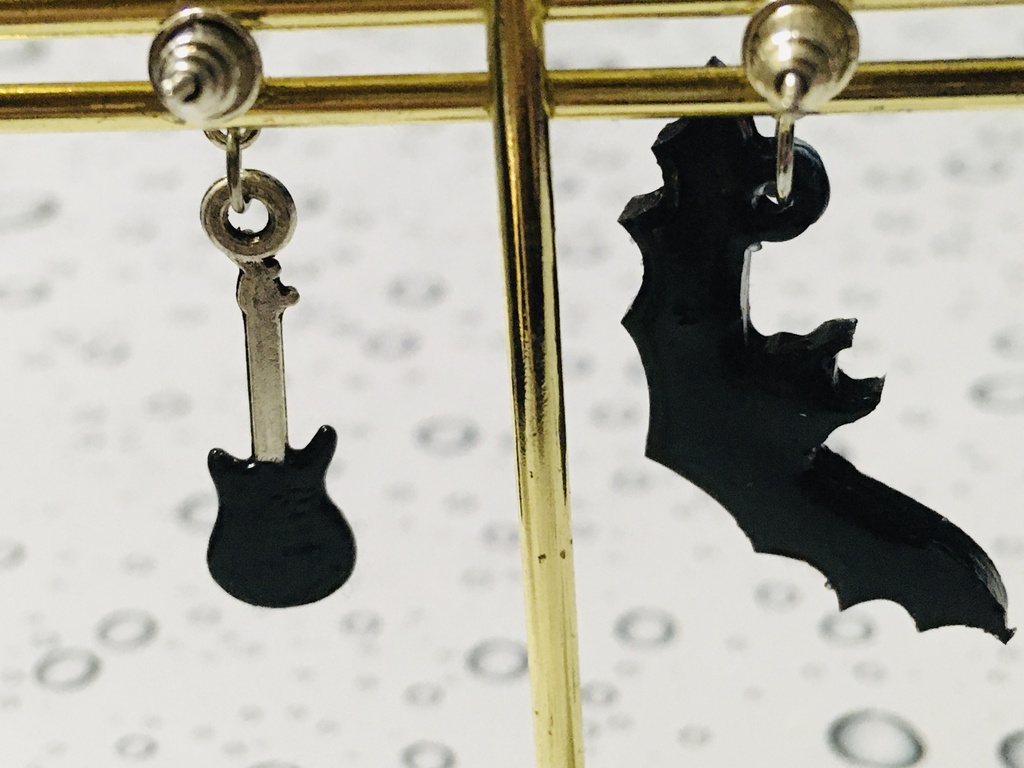 レジン コウモリとギターピアスorイヤリング