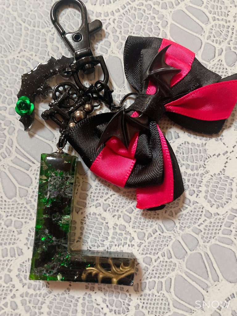 レジン【L】コウモリのイニシャルチャーム