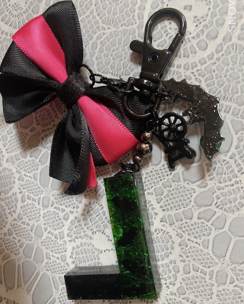 レジン【L】コウモリのイニシャルチャーム