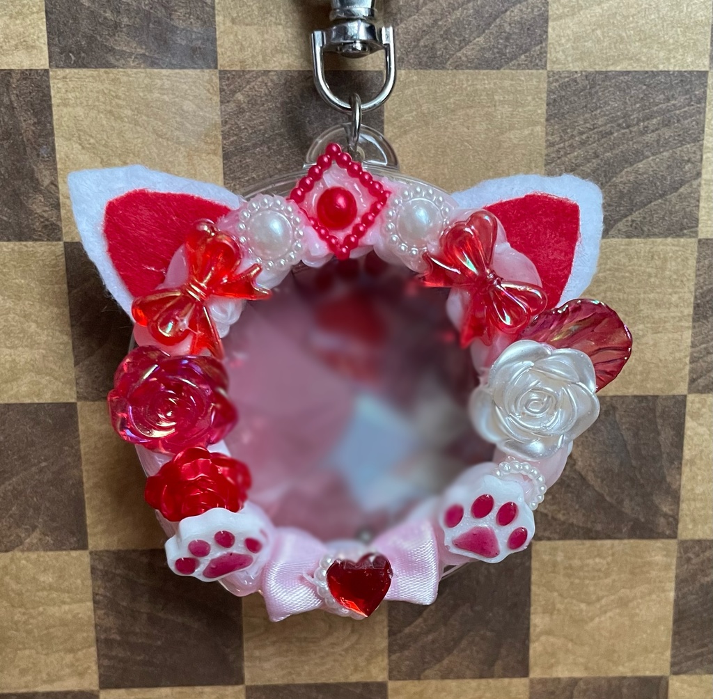 猫モチーフ缶バッジデコケース 赤×白