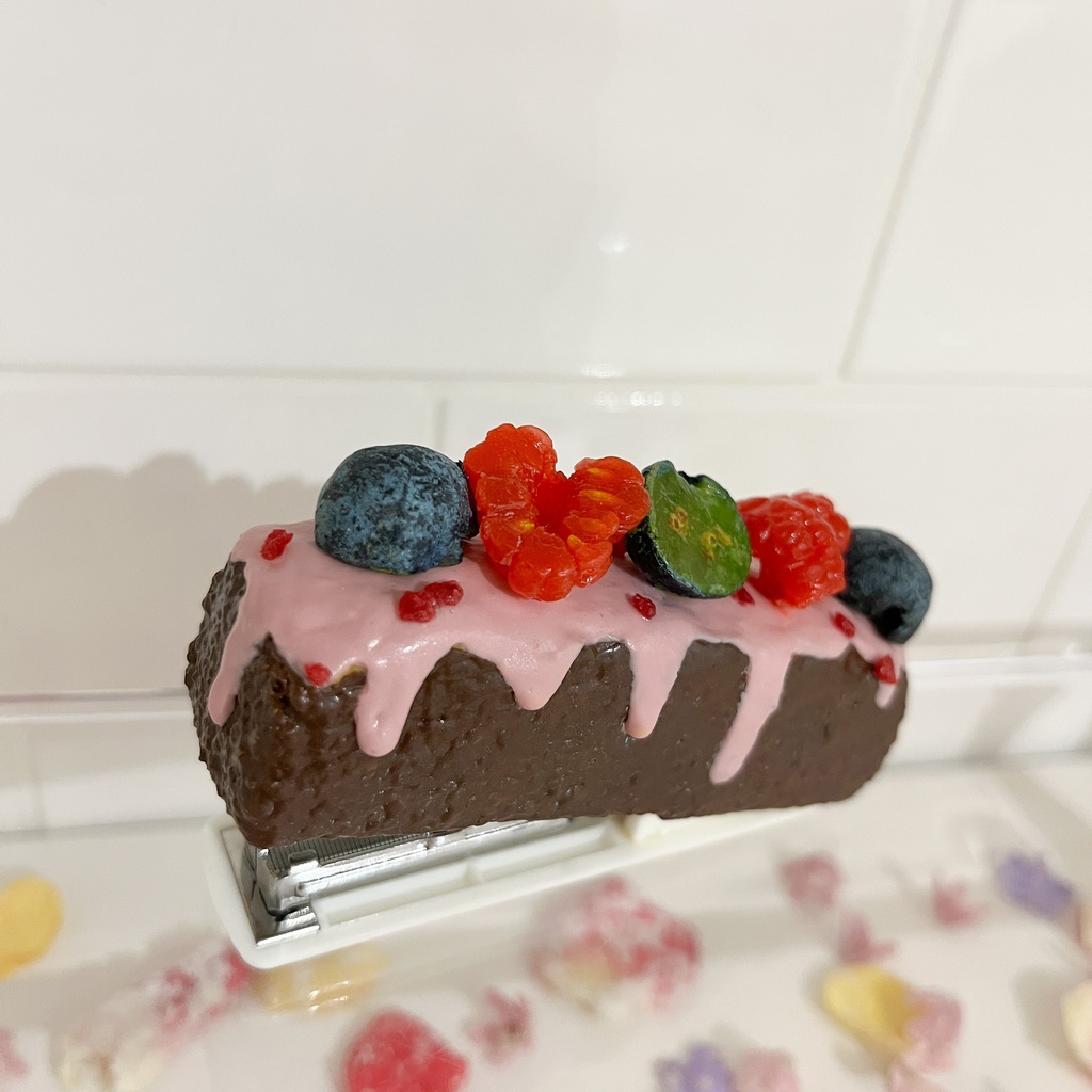 【送料込み】ダブルベリーのチョコパウンドケーキホッチキス（試作デザイン価格）