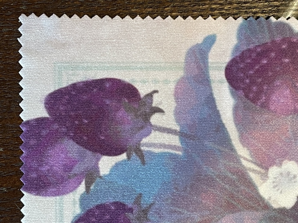 紫いちごのメガネ拭き