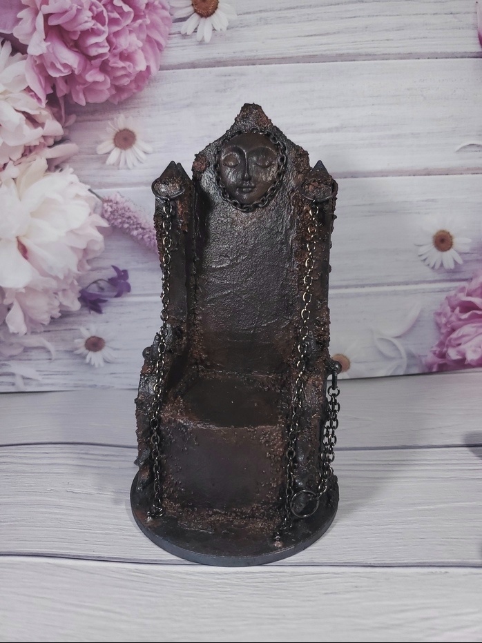 アイアンメイデンチェア(ブラウン)