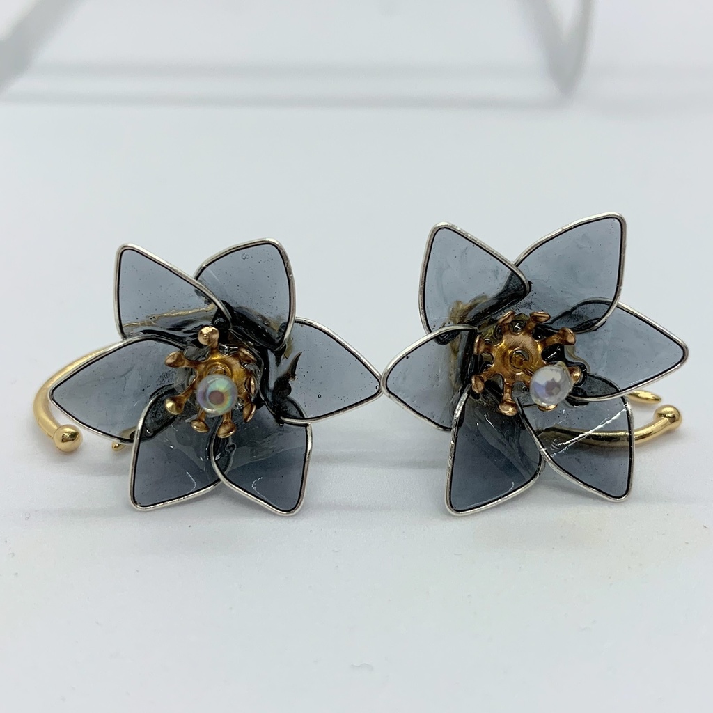 ユリ イヤーフック