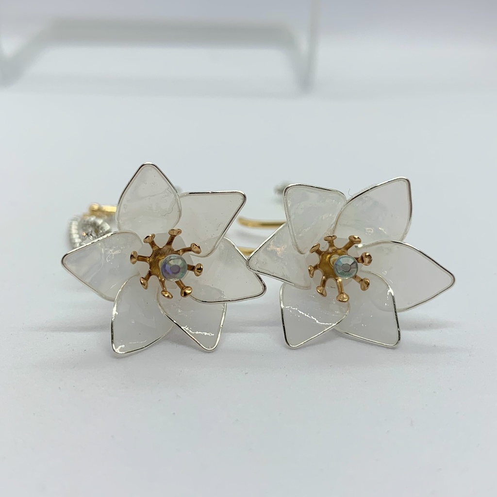 ユリ イヤーフック