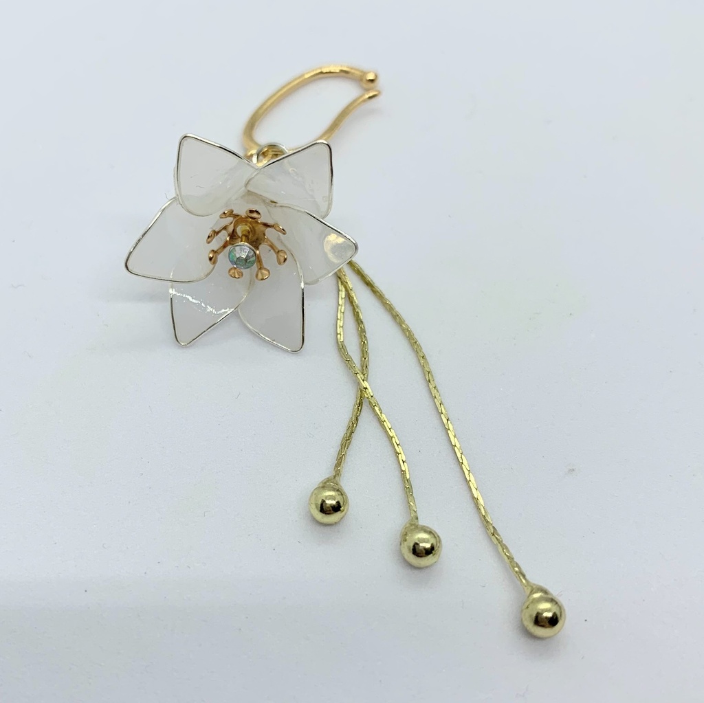 ユリ イヤーフック