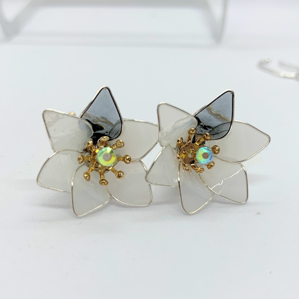 ユリ イヤーフック