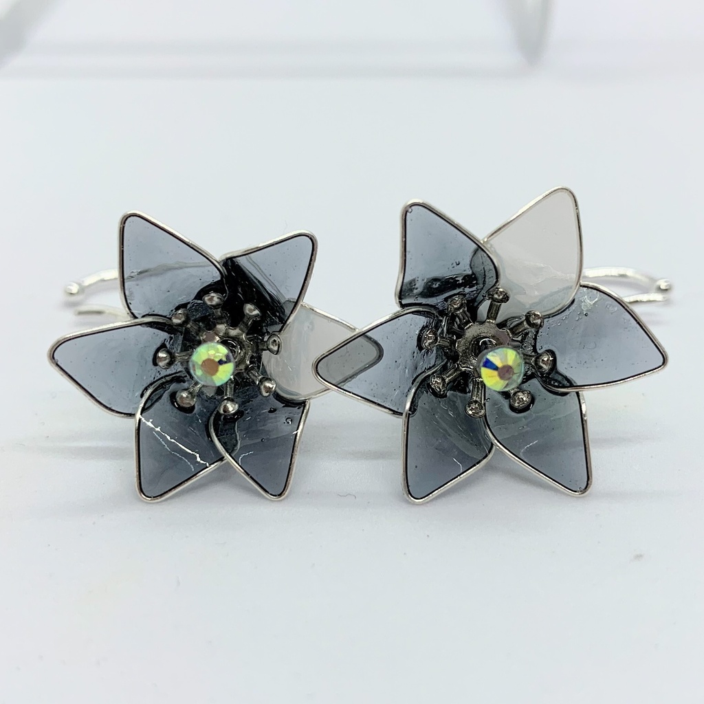 ユリ イヤーフック