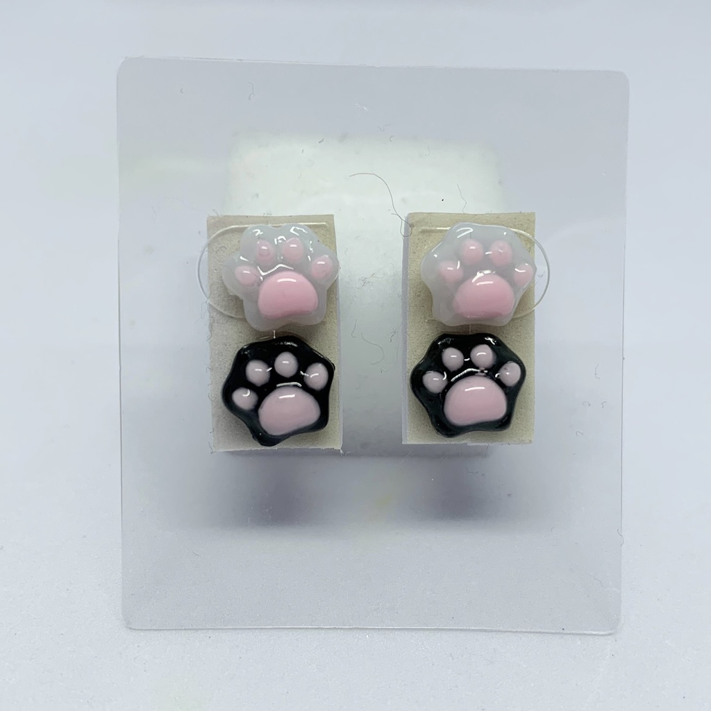 肉球　付き耳ピアス