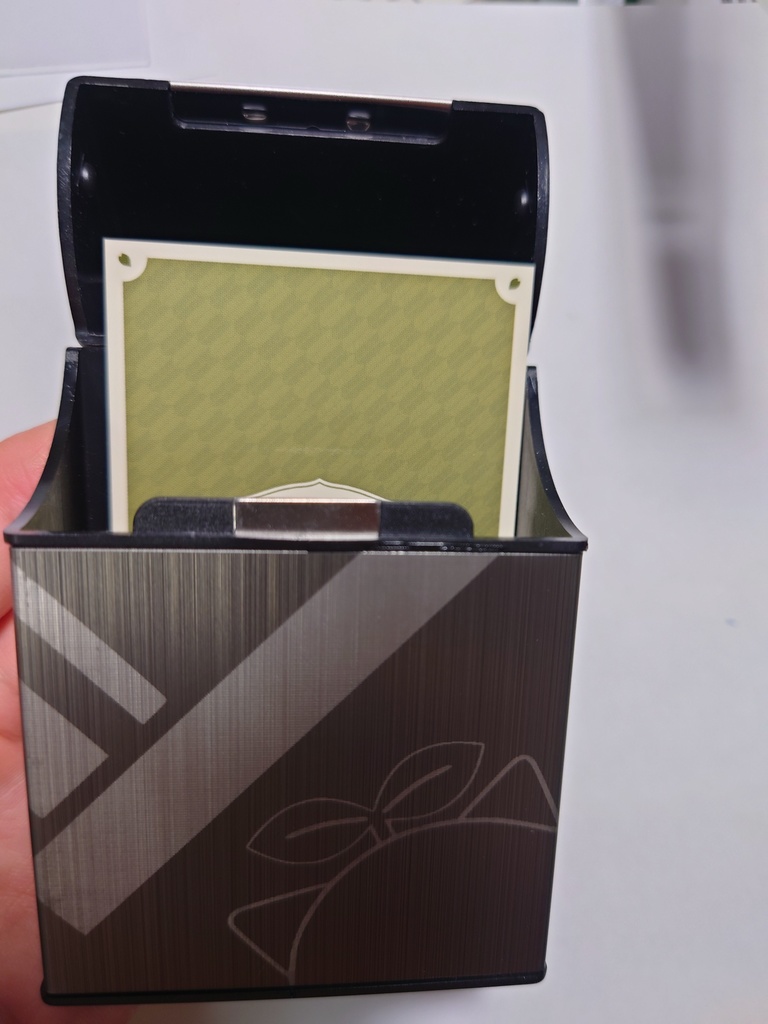 レオス・ローレン・イッテツイメージ タバコケース