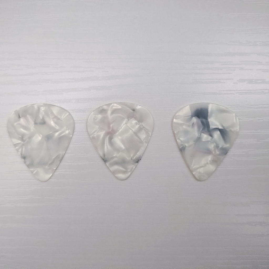 ※ランダム商品【ギターピック(3種類)】