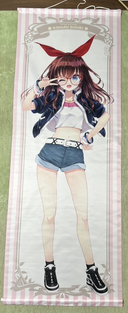 鈴木小春デビュー6周年記念、等身大タペストリー