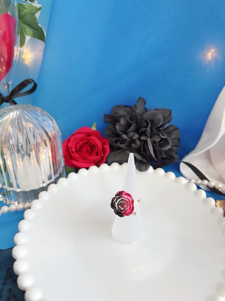 薔薇の指輪と耳飾り(3階)