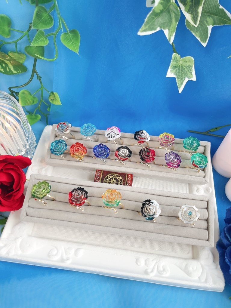 薔薇の指輪と耳飾り(別邸1階)