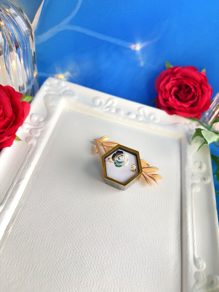 シロ ミニ薔薇アクセ