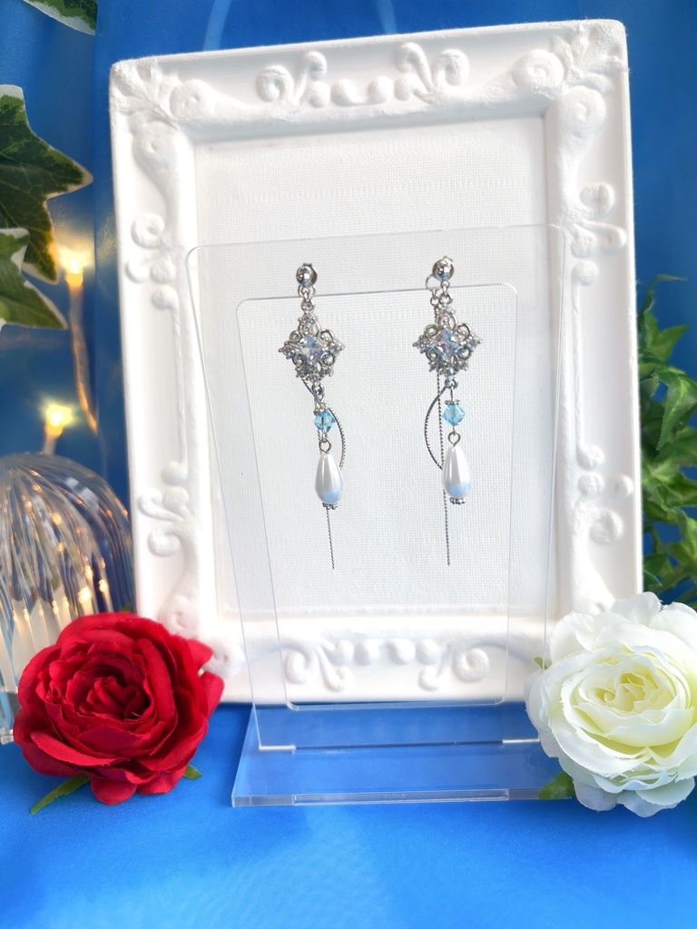 シロ　ピアス(金具シルバー)