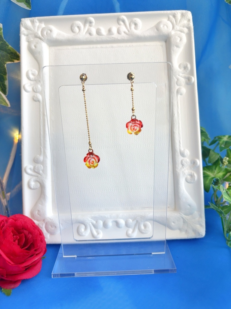 ✝️🦋🦾🥀ミニ薔薇ピアス