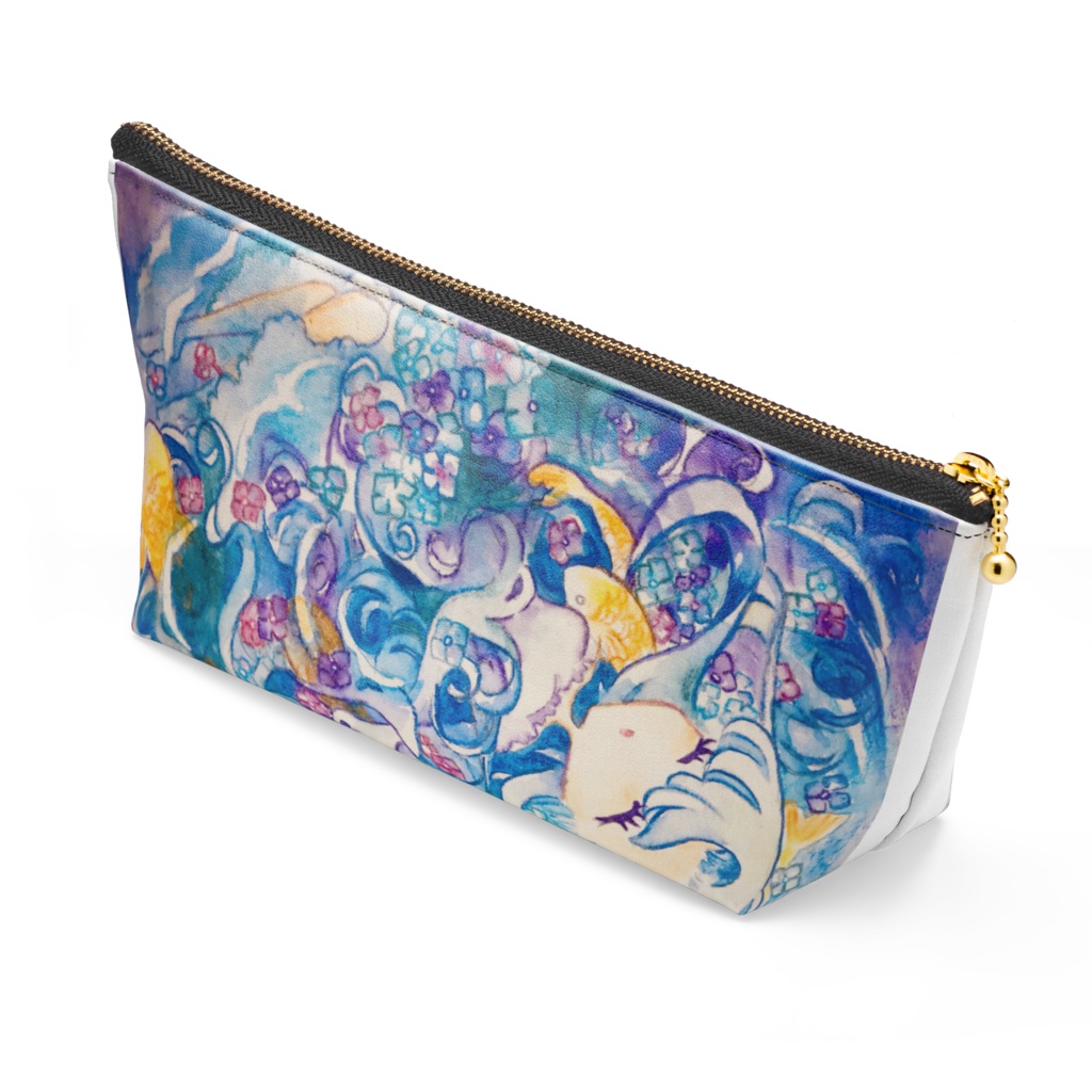 金の鯉と紫陽花の池