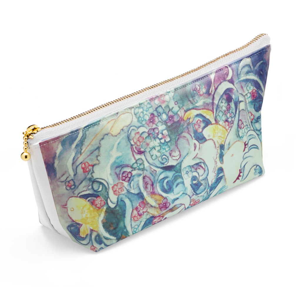 金の鯉と紫陽花の池